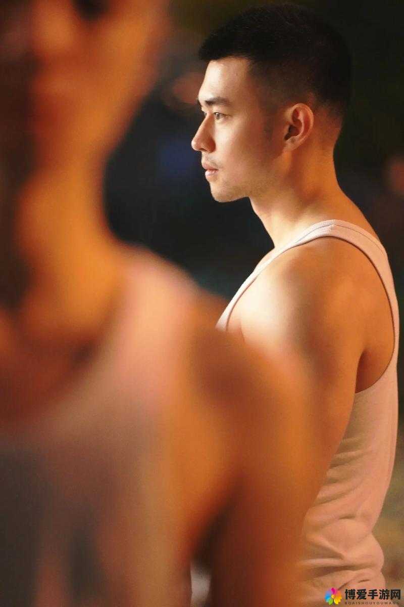 双男主真人素材视频外网：热血青春与梦想的追逐