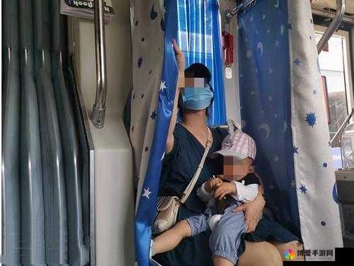公交车上掀开奶罩边疯狂性行为令人震惊