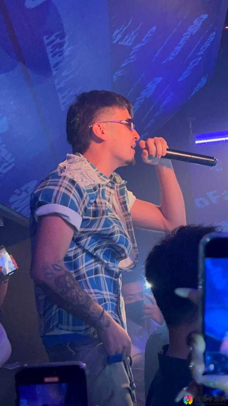 新疆 18 岁 RAPPER RDFJFTTIK：绽放青春音乐之花