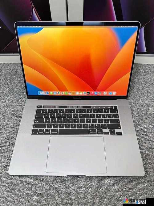 1819 岁拥有的 1819 岁 MacBook Pro 高清体验