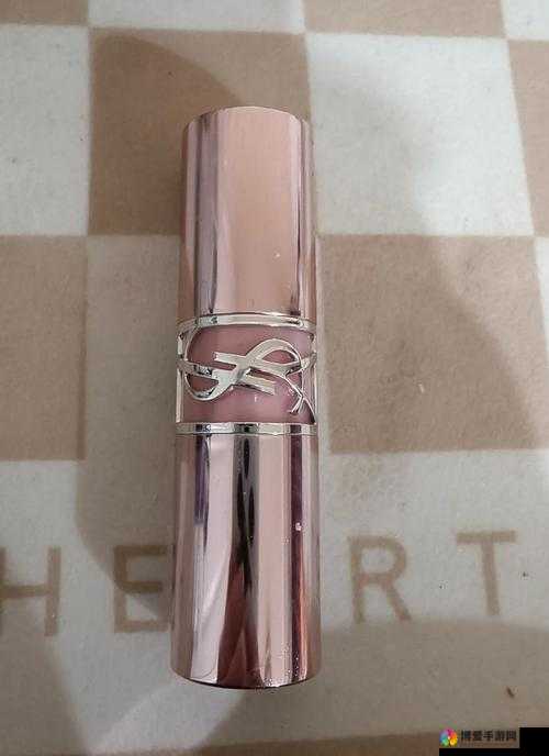YSL 蜜桃色 1114 口红评测：全方位细致解读与使用心得分享