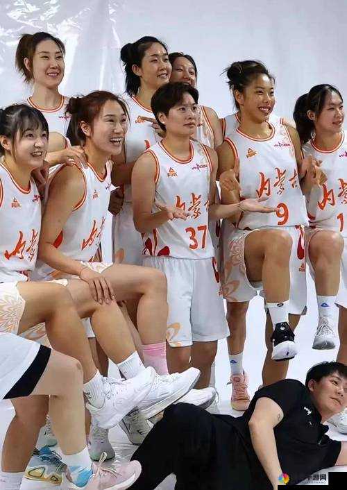 女篮盛轮轩第一部：巾帼风采闪耀赛场