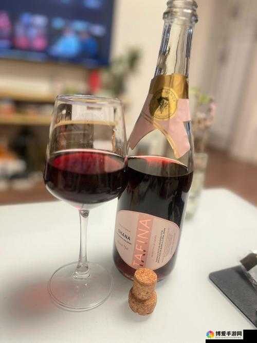 把整瓶红酒整瓶倒入下面喝掉到底疼不疼呢