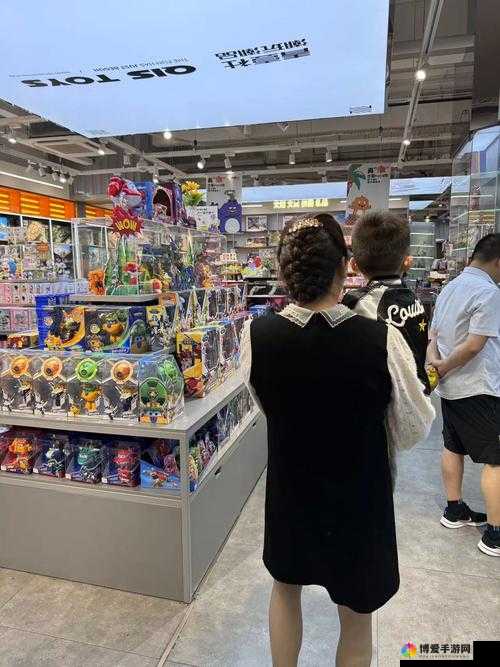和小玩具一起逛街：感受别样的购物体验