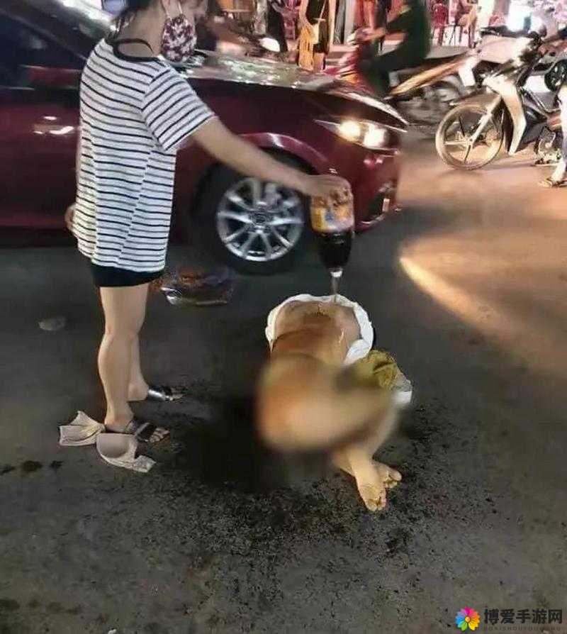 山东酒店抓小三事件回顾:原配当街暴打小三