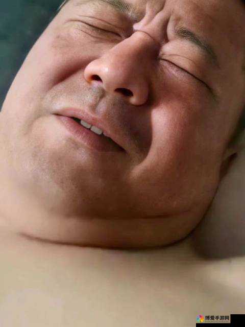 胖熊叔回酒店与小熊的温馨对话：深夜交流中的父子情深与生活智慧