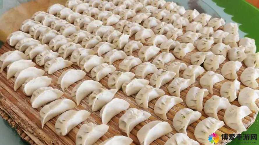 BY肉馅小水饺制作视频教程：手把手教你如何包出鲜嫩多汁的家常水饺
