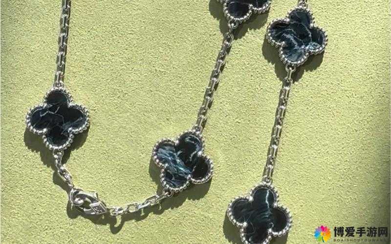 探索VCA AU750四叶草项链的独特魅力：奢华与幸运的完美结合