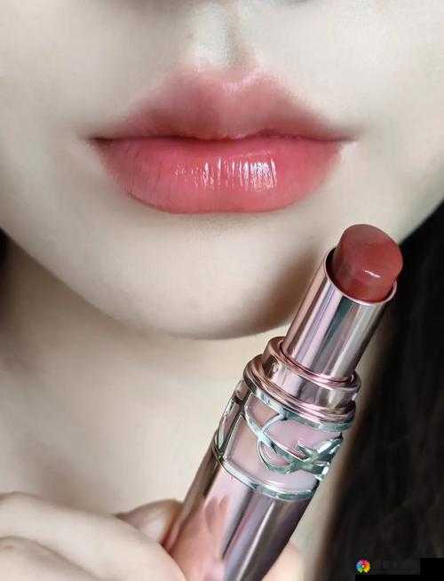 YSL 水蜜桃色：适合什么肤色的人？如何搭配妆容？