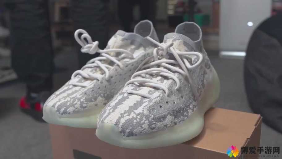 Yeezy380 蜜桃粉和白色怎么选?谁才是潮流之选?大家都来说说