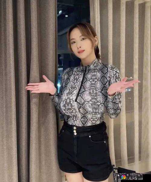 海角社区封神披风妈妈的传奇故事：揭秘她如何成为网络热议焦点