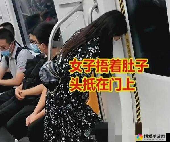 嗯啊公车呻吟蹭事件引发热议：公共场合行为规范如何界定？