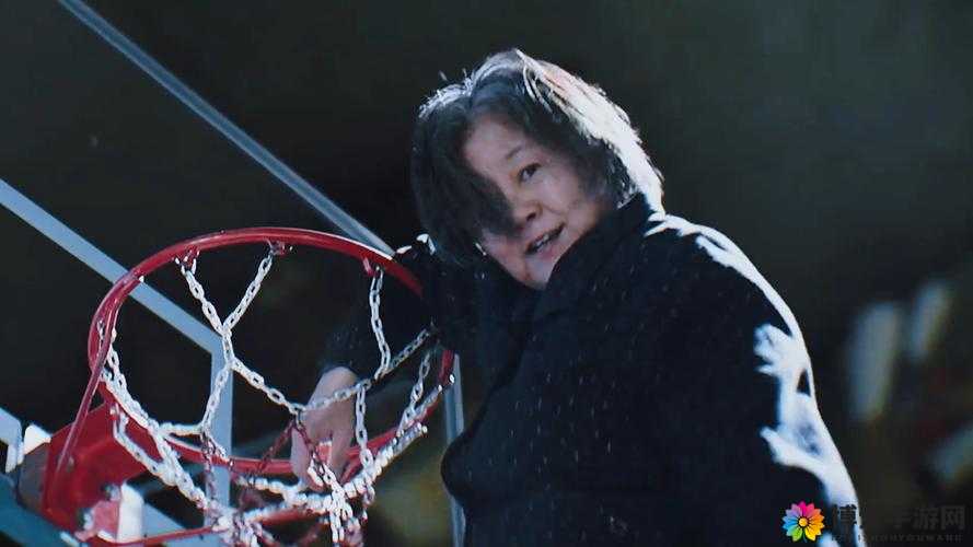 结城结弦毕业典礼妈妈感人瞬间：她如何见证儿子从冰场到领奖台的成长历程？
