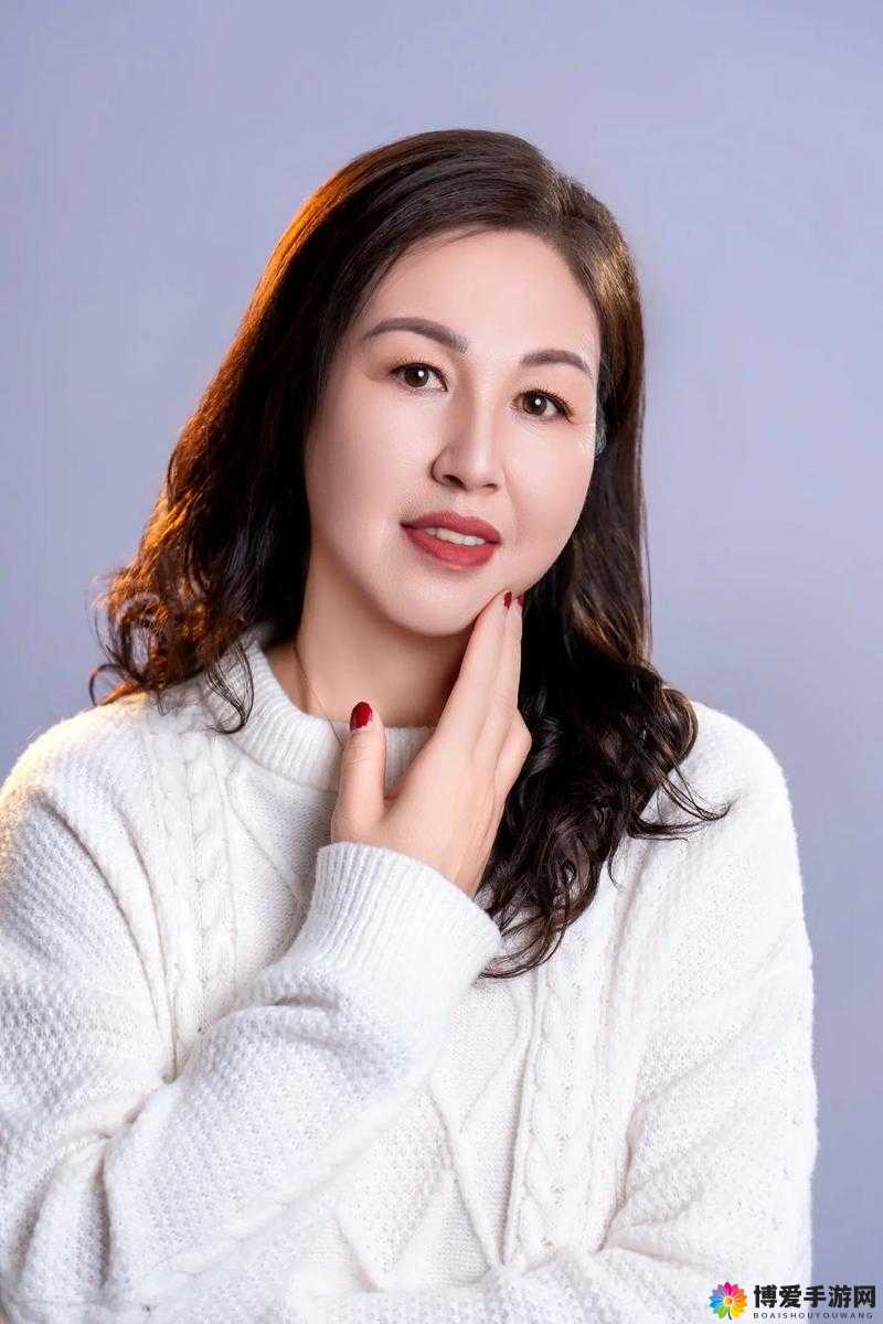 亲近相尾中妈妈本人照片大揭秘，她究竟有着怎样独特的魅力？快来一探究竟