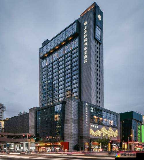 张津渝与吕总落地窗酒店事件引关注，该酒店究竟位于何处？探寻真相