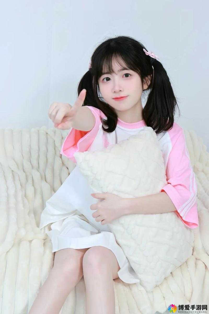 为什么拽着双马尾女孩的视频会引起关注？