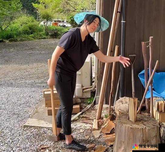 揭秘日本媮拍胖体老太视频背后的社会现象与法律争议