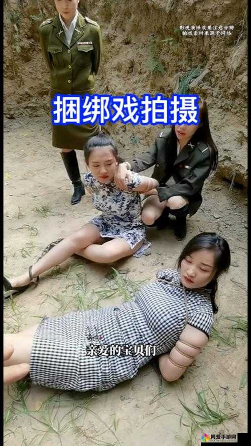 美女四肢被绑在床扒衣的惊险场景:探讨电影情节中的紧张氛围与角色心理变化