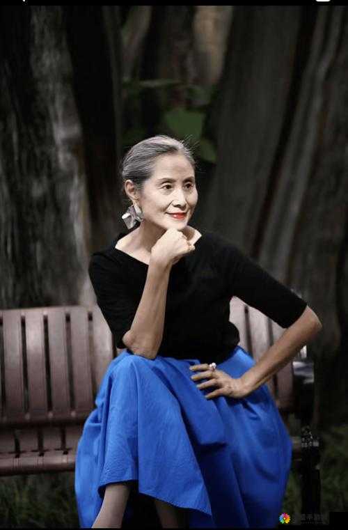 老女人为什么喜欢擦他下面？这是一个引人深思的问题