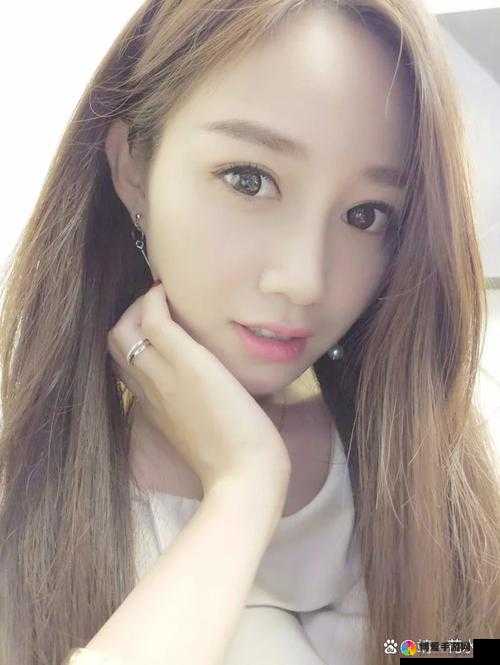 Chinese露脸自拍XXXX：揭秘当下最火自拍技巧与潮流趋势，你也能拍出高颜值照片