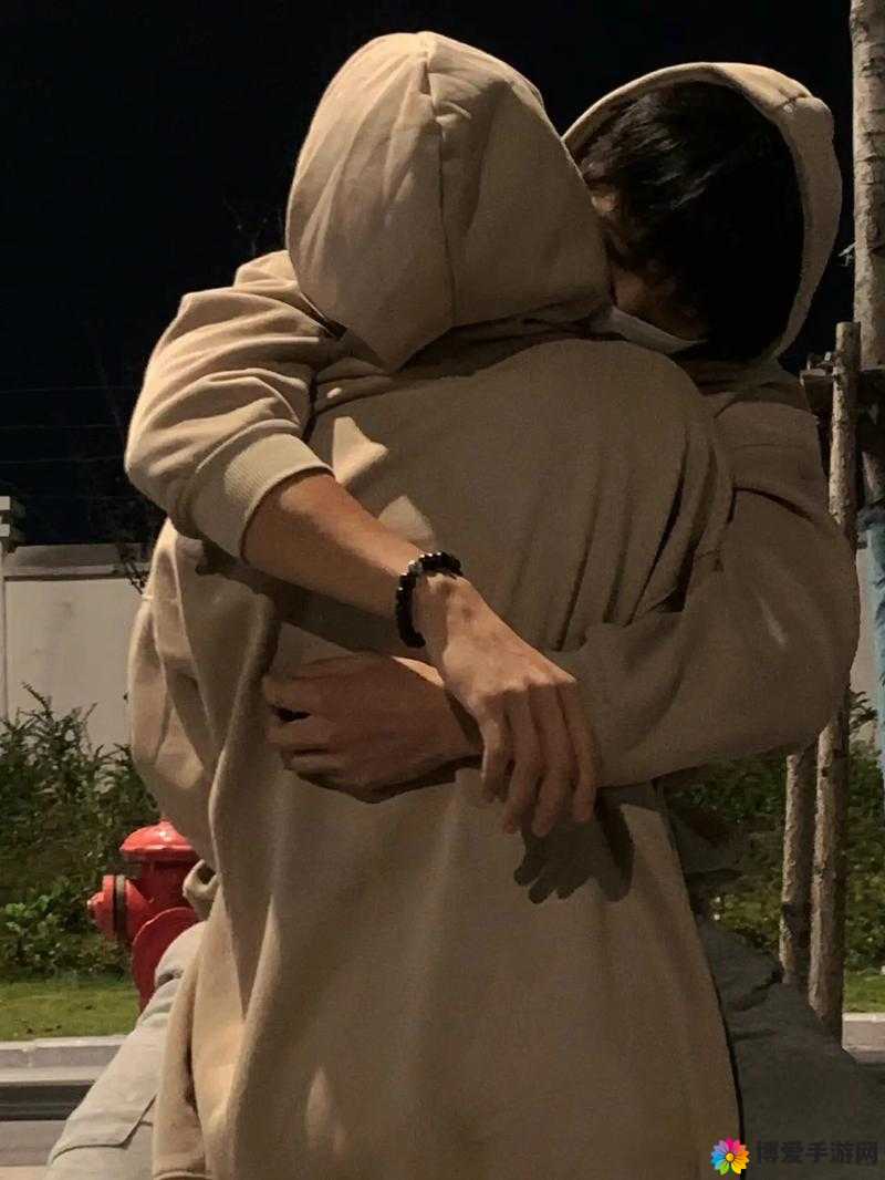 双男主真人互动视频外网热播,网友热议剧情与角色化学反应,精彩片段不容错过